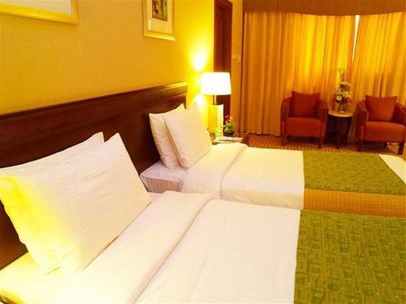 Howard Johnson Plaza By Wyndham