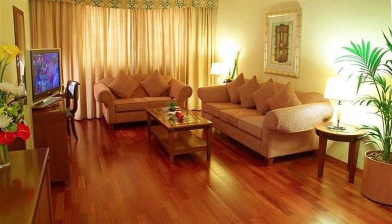 Howard Johnson Plaza By Wyndham