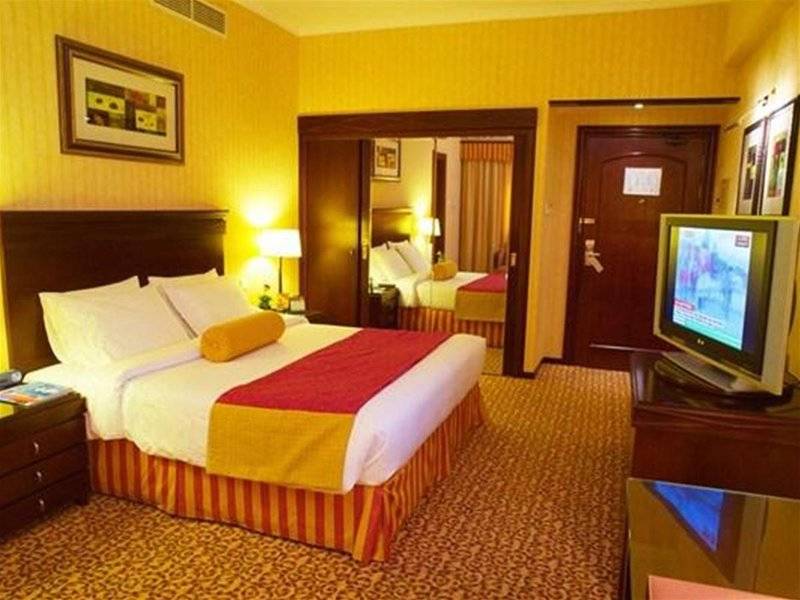 Howard Johnson Plaza By Wyndham