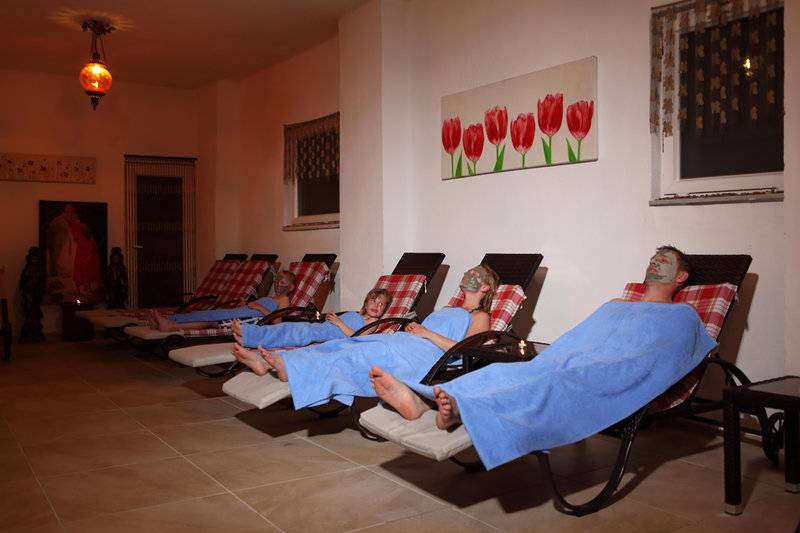 Catty Cats Garden Hotel