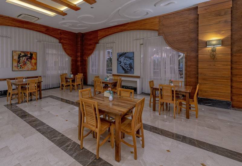 LRS Lake & River Side Hotel & Spa