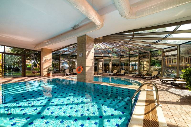 Commodore Elite Suites & Spa