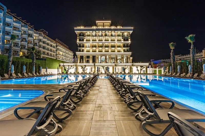 Serenity Queen Hotel