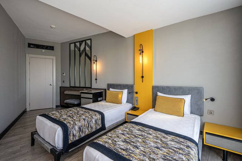 Arnor De Luxe Hotel & SPA