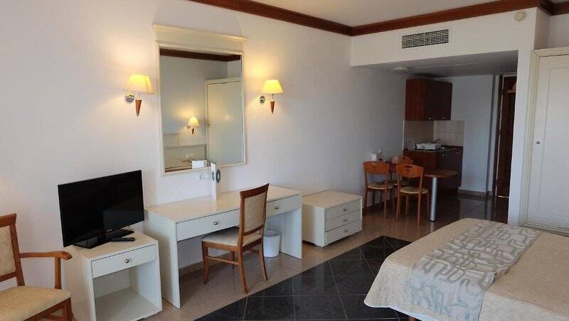 Kipriotis Maris Suites