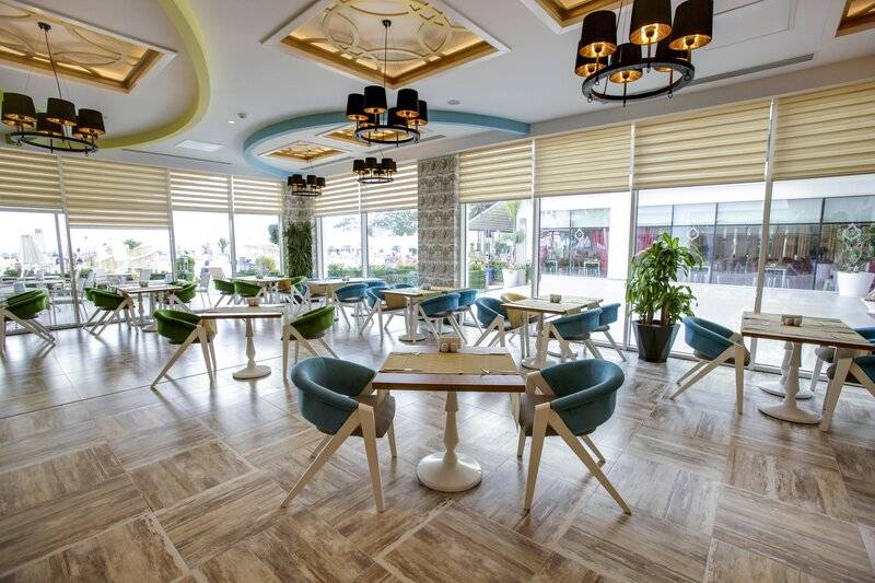 Azura Deluxe Resort & Spa Hotel