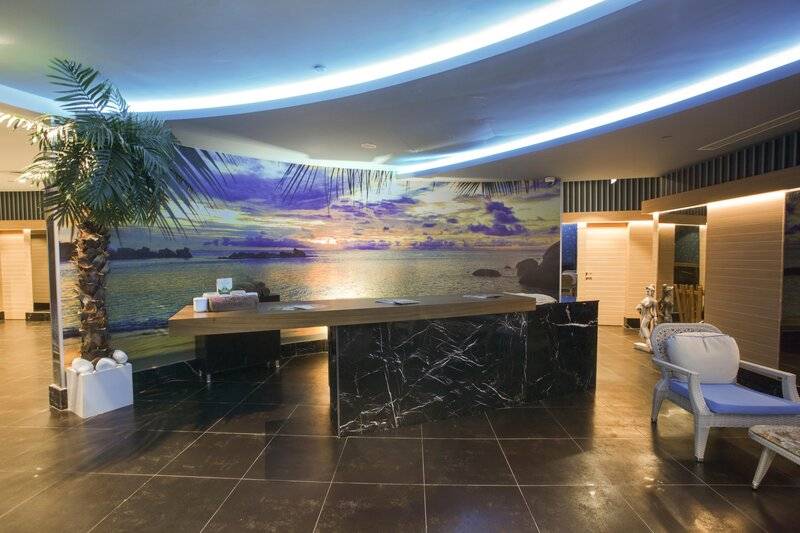 Azura Deluxe Resort & Spa Hotel