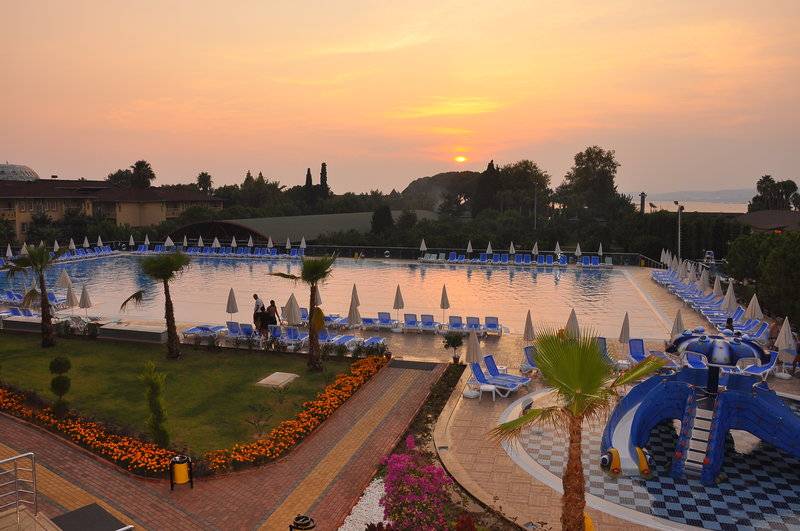 Lonicera World Hotel