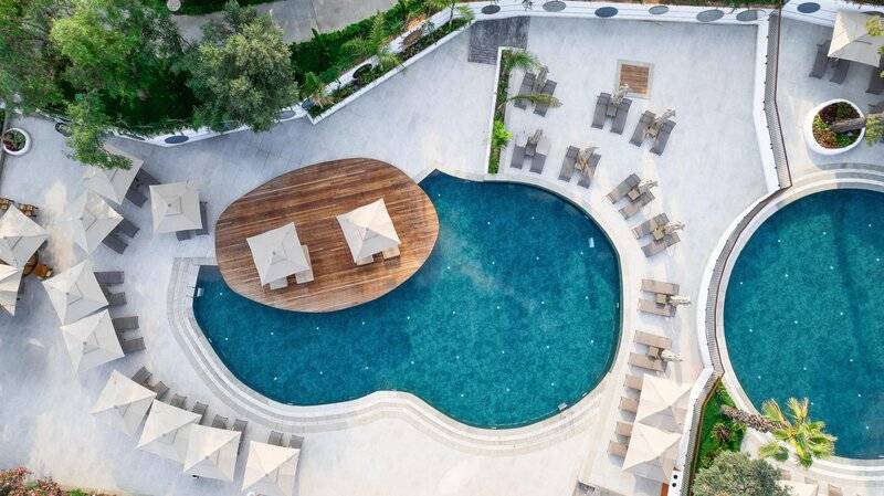 The Norm Collection Door'a