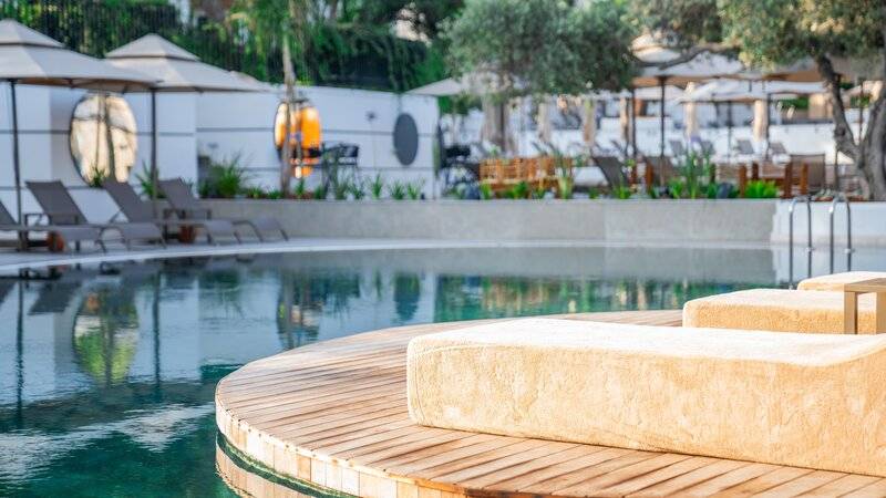 The Norm Collection Door'a