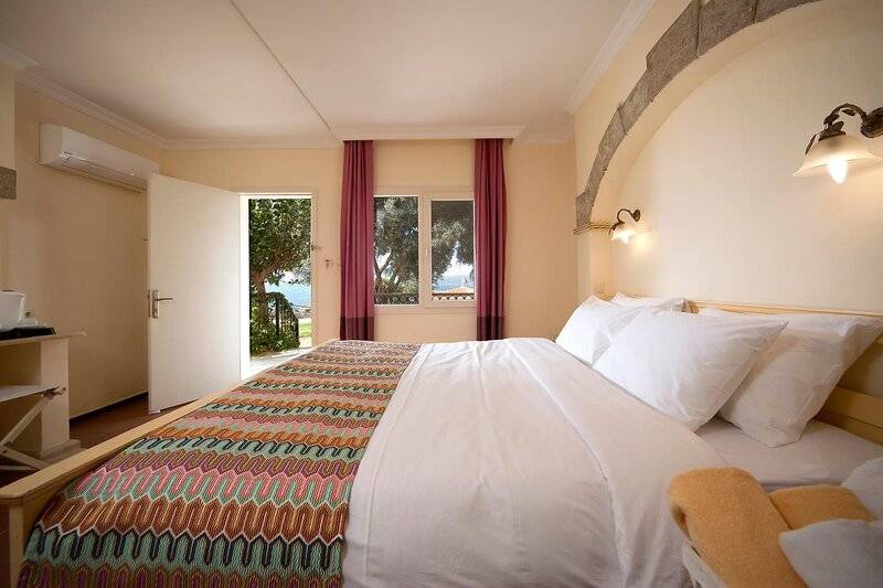 Maya Bistro Hotel Beach