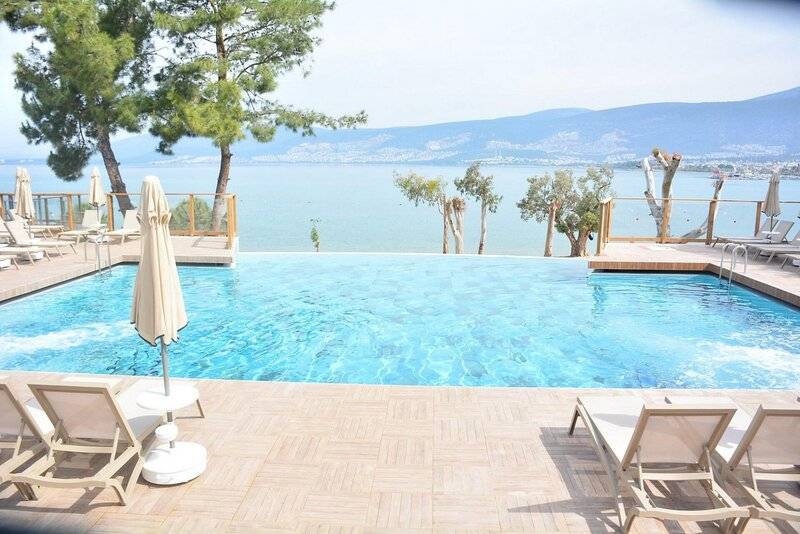 Long Beach Club Nature