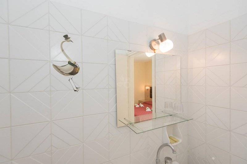 Leonidas Hotel & Studios