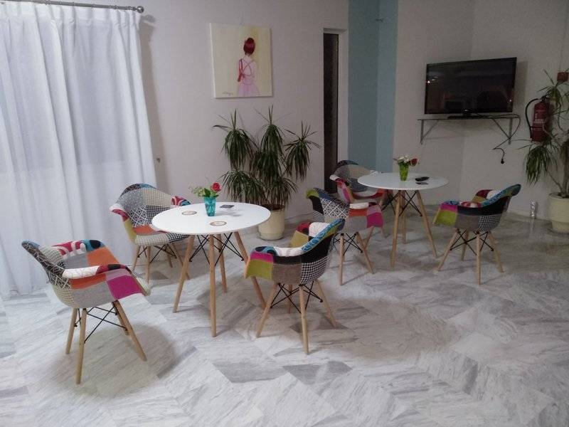 Leonidas Hotel & Studios