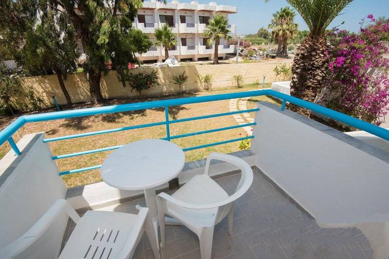 Leonidas Hotel & Studios