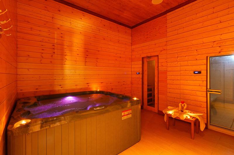 Araliya Beach Resort and Spa