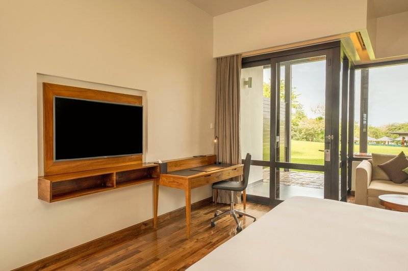 DoubleTree by Hilton Weerawila Rajawarna Resort