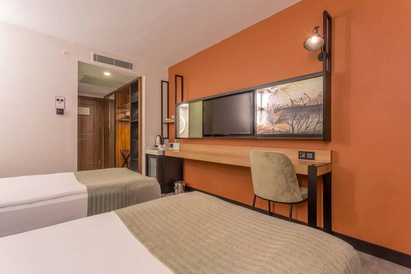 Best Western Plus Khan Hotel