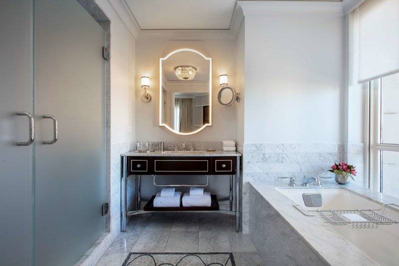 Waldorf Astoria Chicago