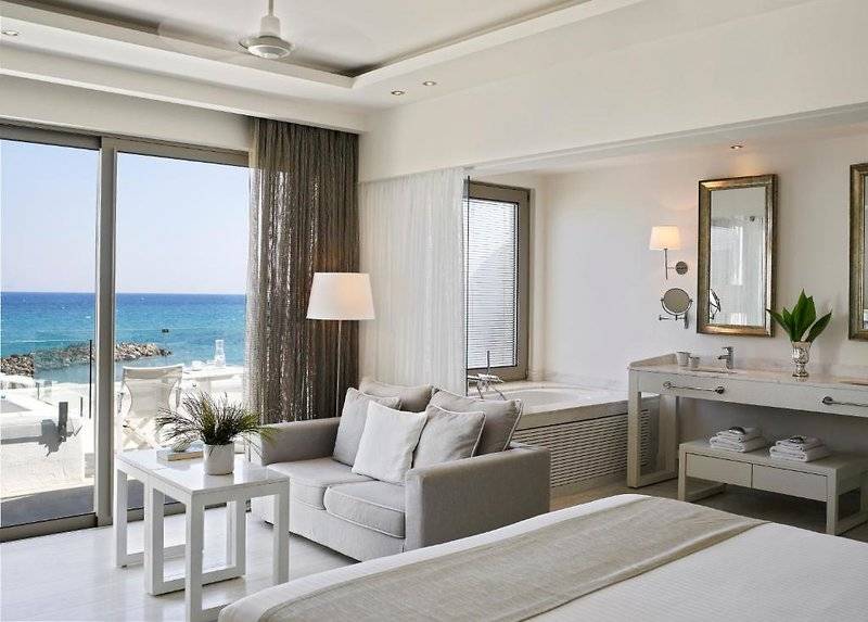 Knossos Beach Bungalows & Suites