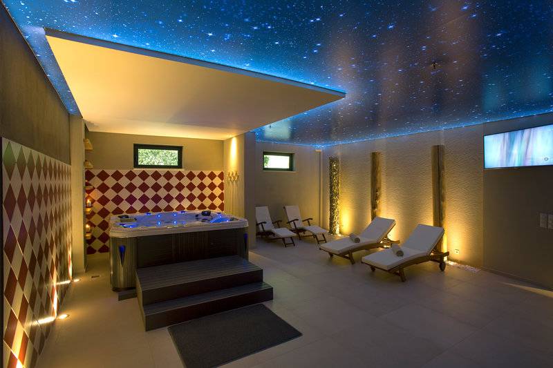 Atlantis Beach Hotel & Spa