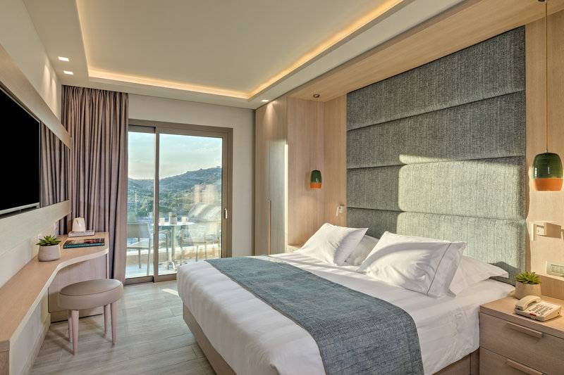 Amada Colossos Resort