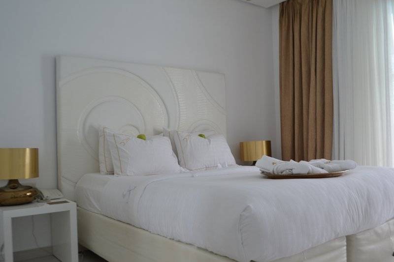 Diamond Deluxe Hotel