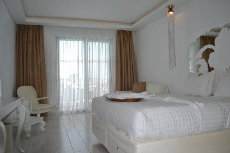 Diamond Deluxe Hotel