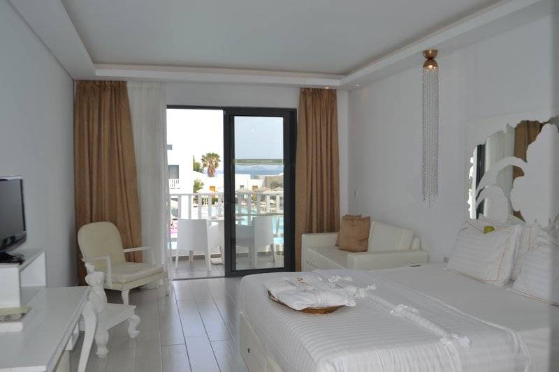 Diamond Deluxe Hotel