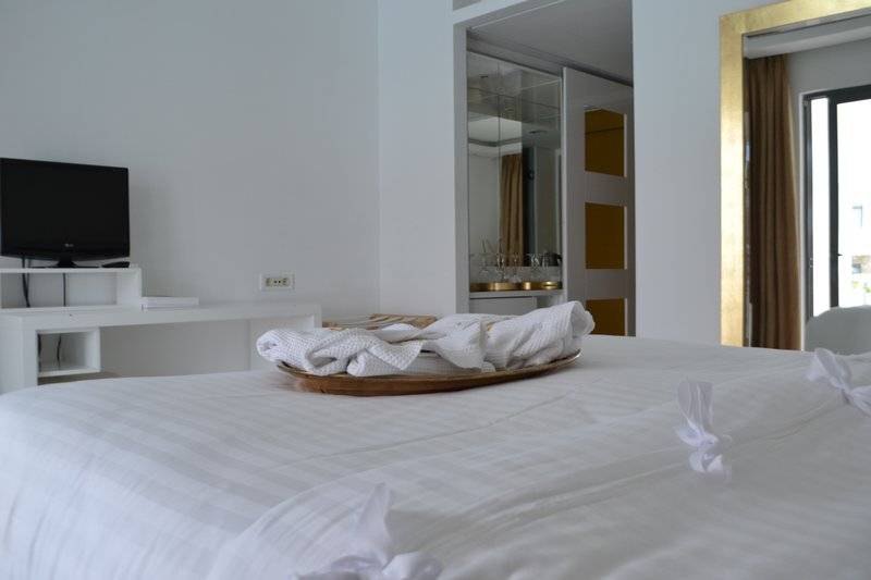 Diamond Deluxe Hotel