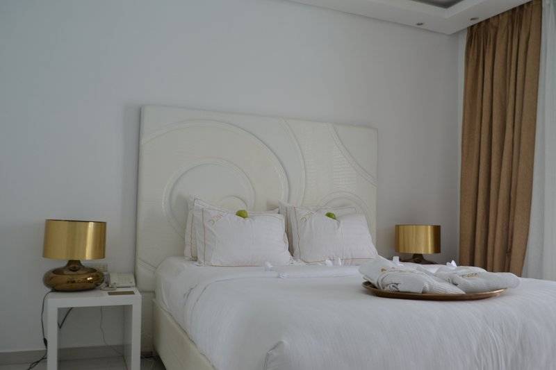 Diamond Deluxe Hotel