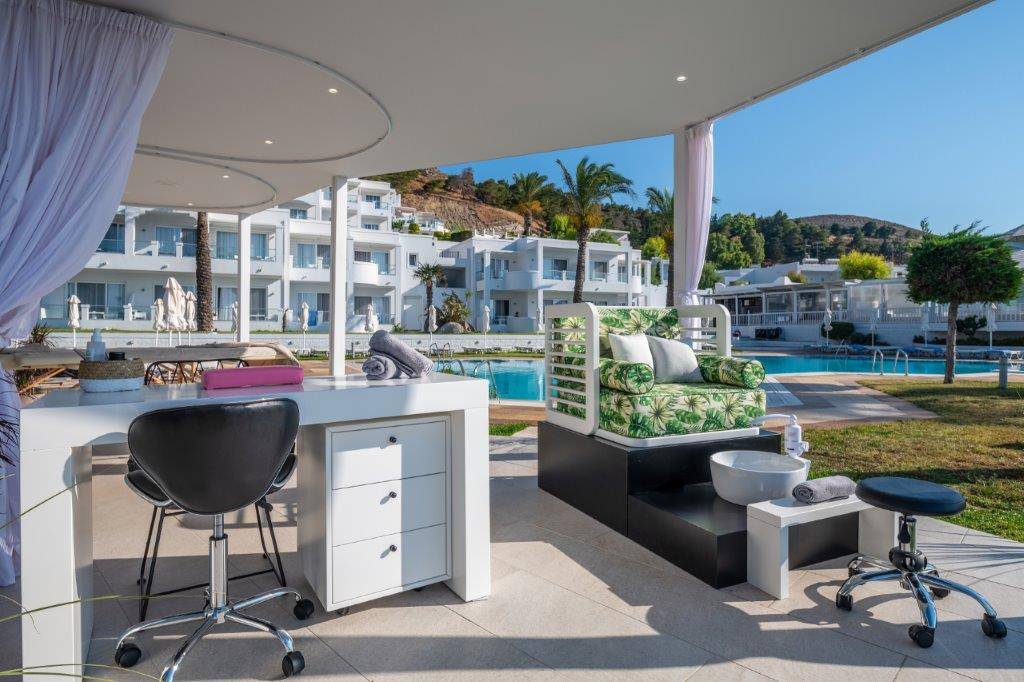 Dimitra Beach Hotel & Suites