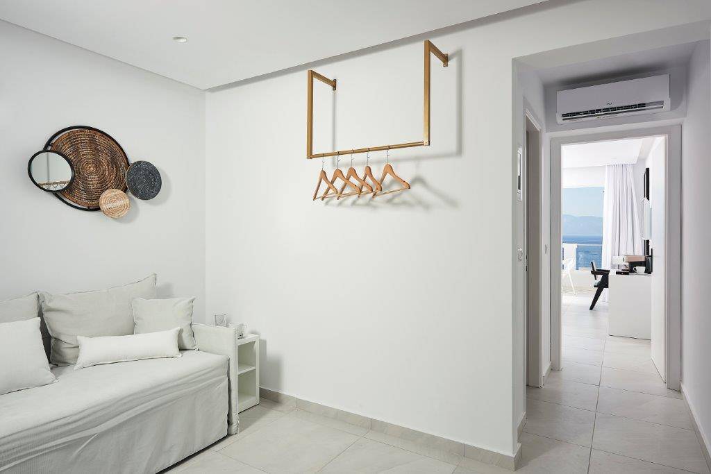 Dimitra Beach Hotel & Suites