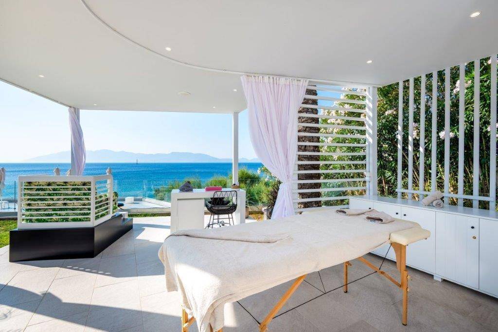 Dimitra Beach Hotel & Suites