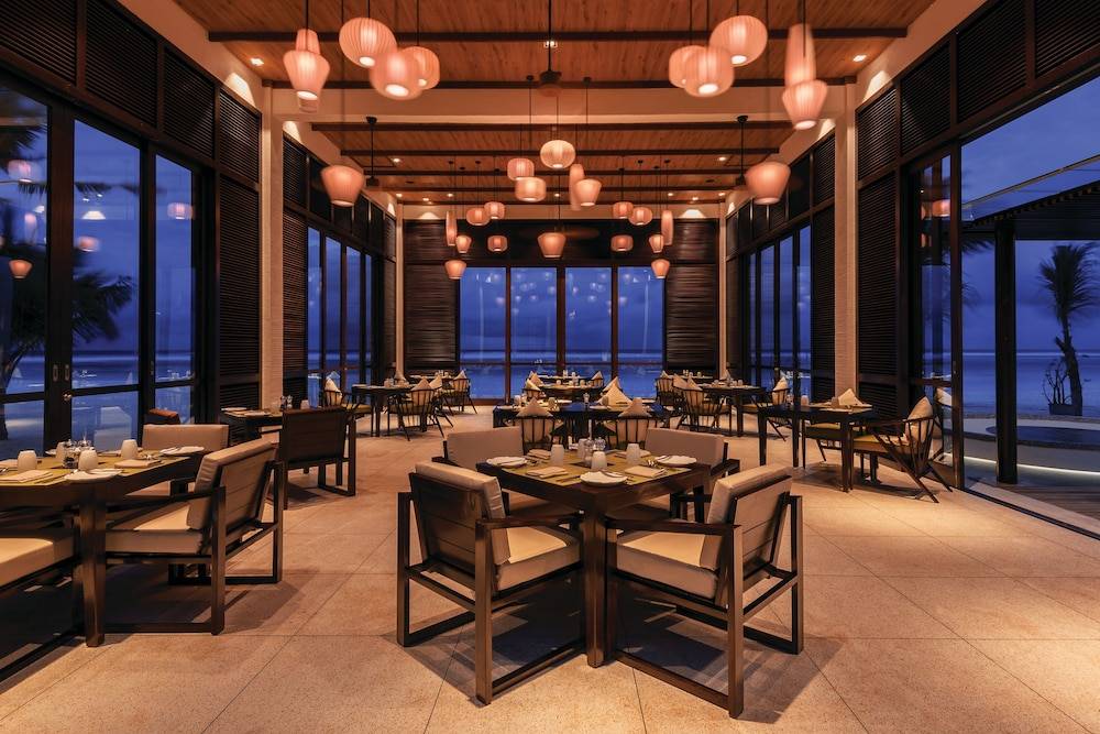 OBLU SELECT at Sangeli