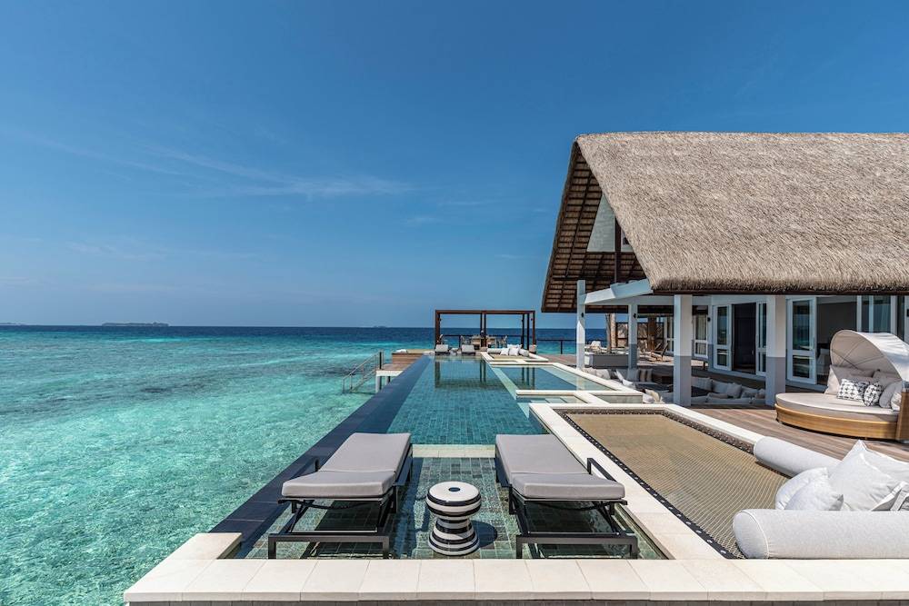 Four Seasons Resort Maldives at Landaa Giraavaru