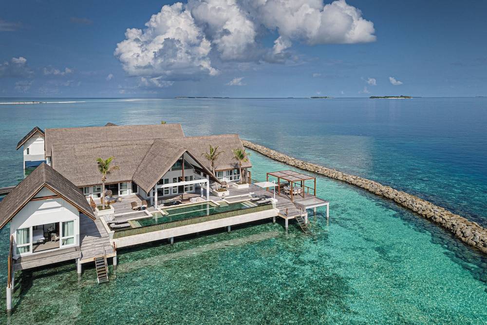 Four Seasons Resort Maldives at Landaa Giraavaru