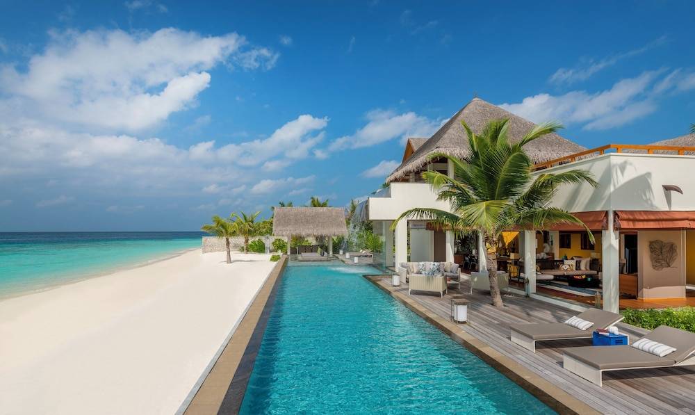 Four Seasons Resort Maldives at Landaa Giraavaru