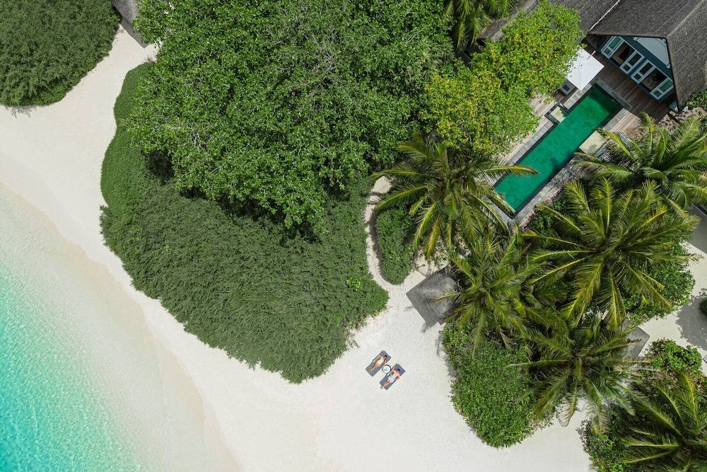 Four Seasons Resort Maldives at Landaa Giraavaru