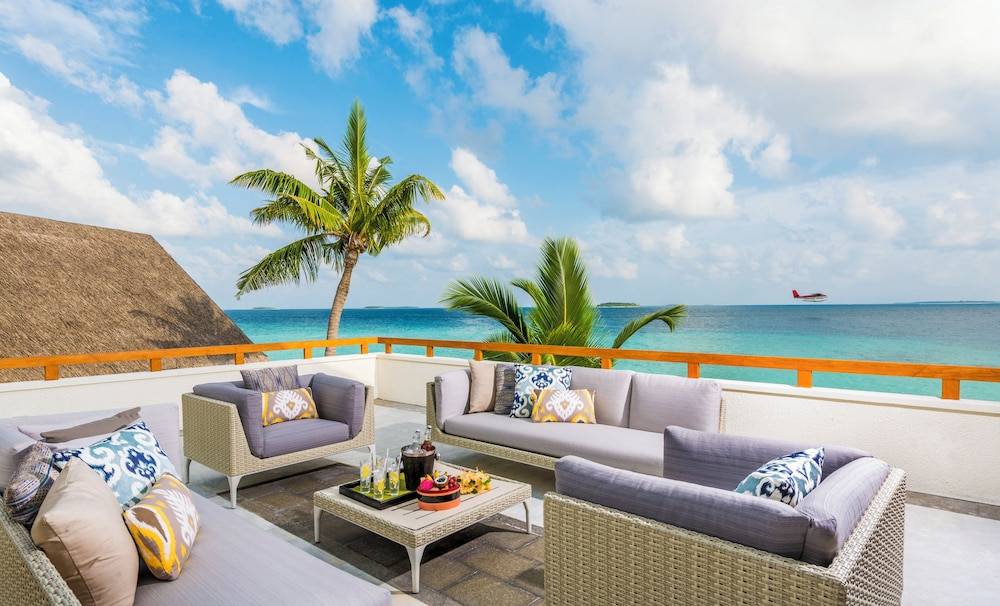 Four Seasons Resort Maldives at Landaa Giraavaru