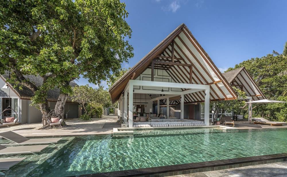 Four Seasons Resort Maldives at Landaa Giraavaru