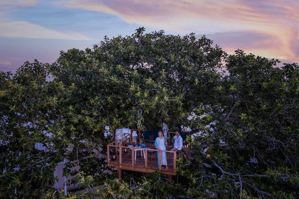 Four Seasons Resort Maldives at Landaa Giraavaru