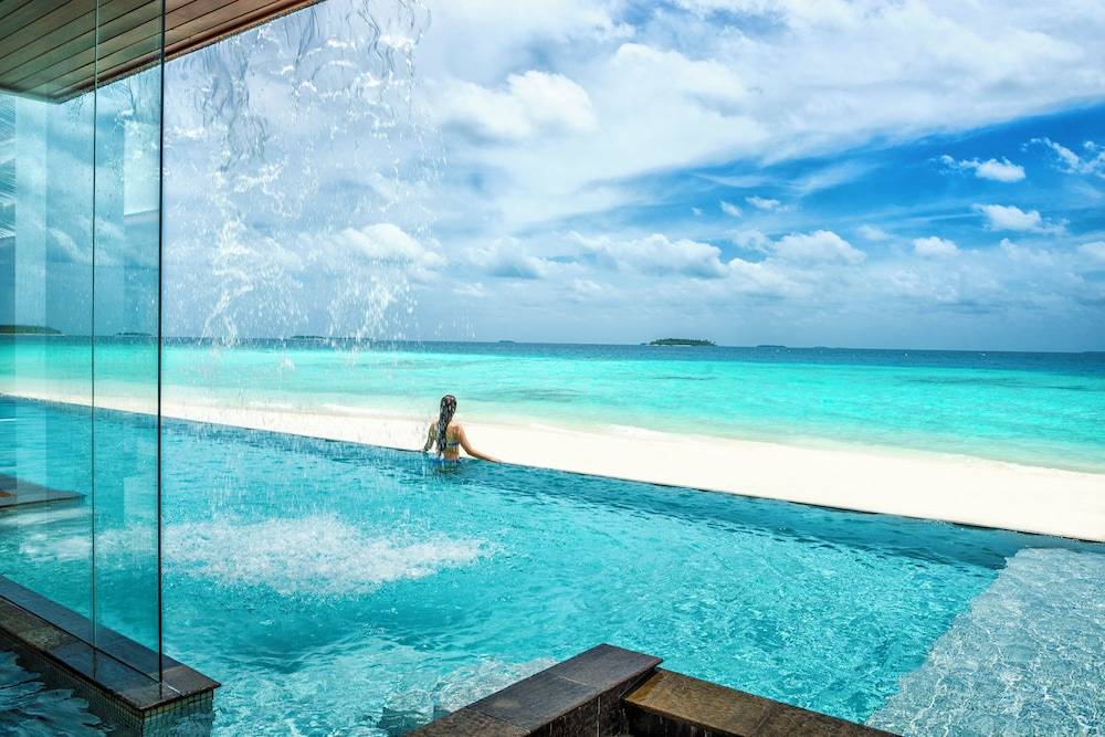 Four Seasons Resort Maldives at Landaa Giraavaru