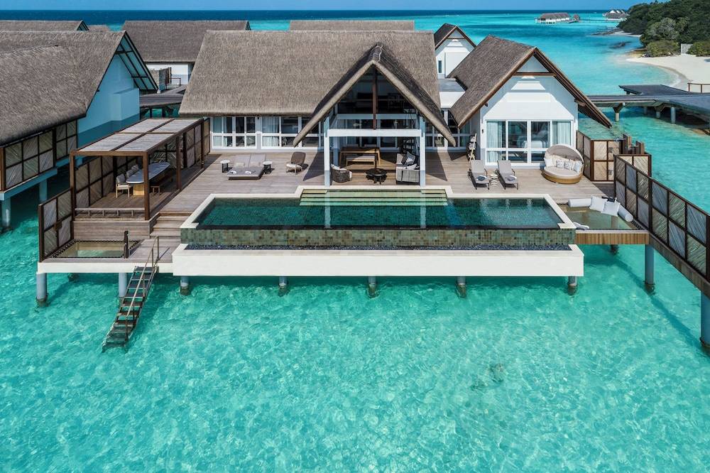 Four Seasons Resort Maldives at Landaa Giraavaru