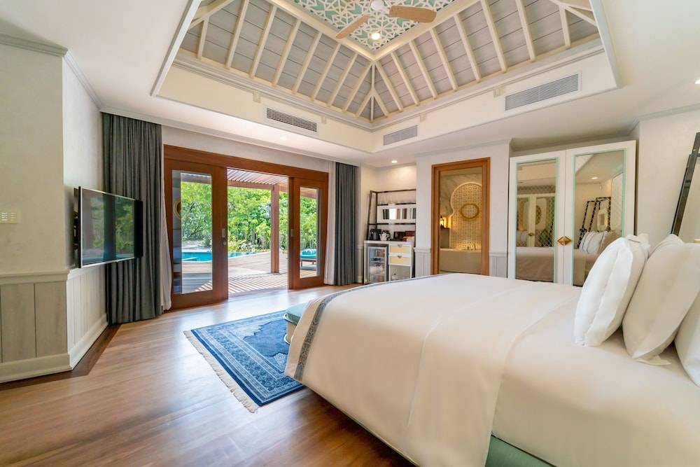 Hideaway Beach Resort & Spa