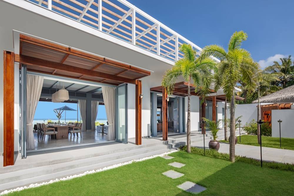 Raffles Maldives Meradhoo Resort