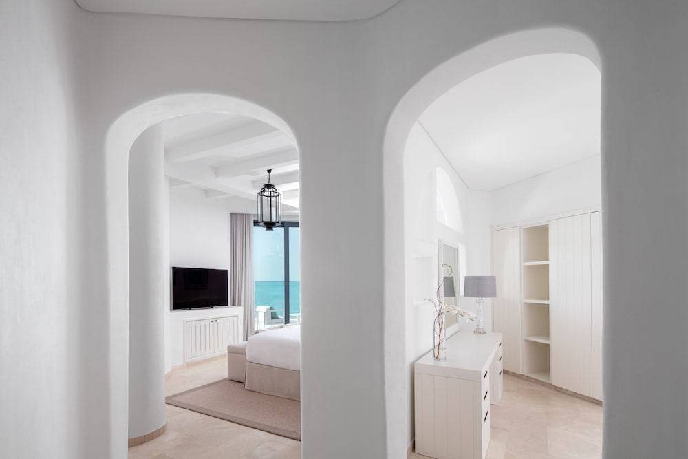 Anantara Santorini Abu Dhabi Retreat - Adults Only