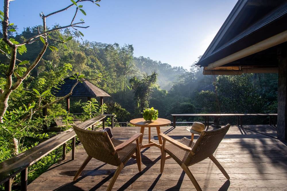 Buahan, A Banyan Tree Escape