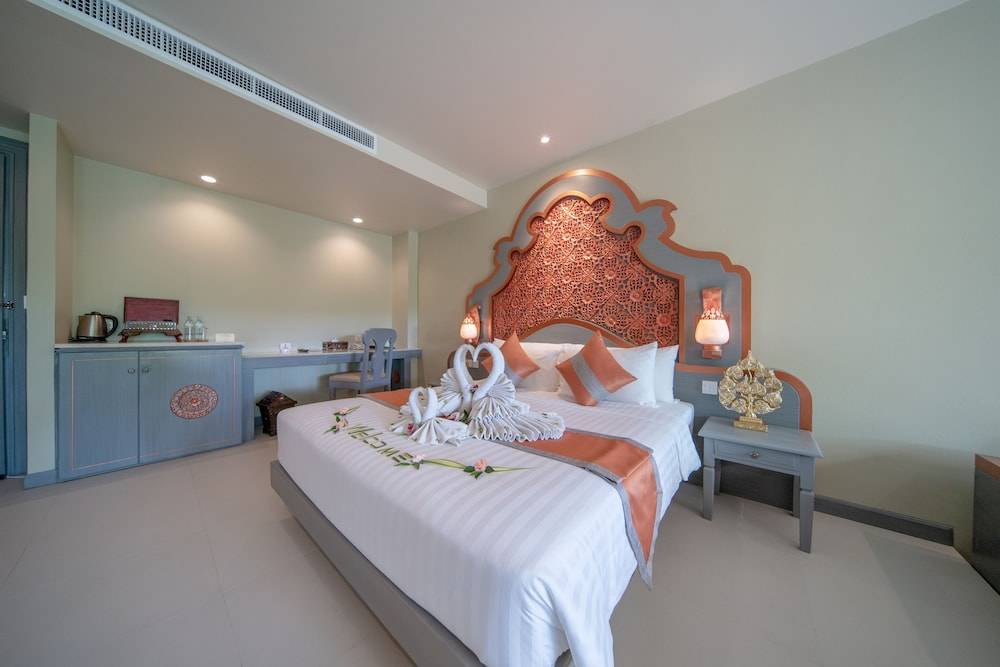 MAIKHAO PALM BEACH RESORT