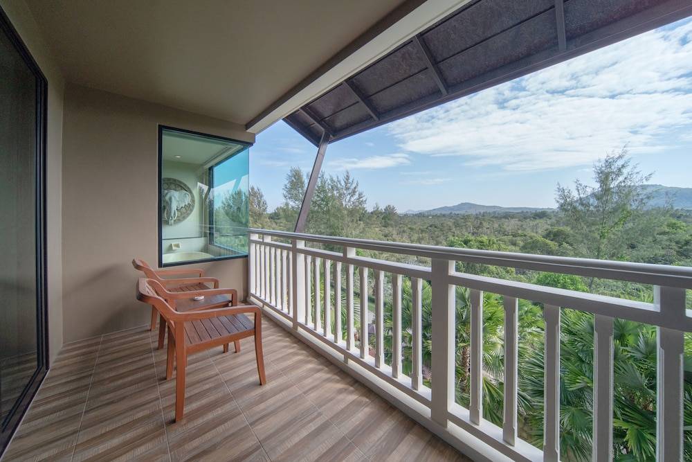 MAIKHAO PALM BEACH RESORT